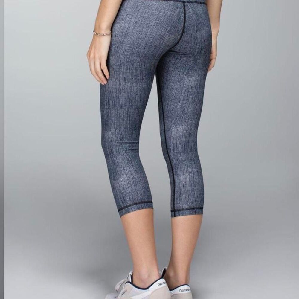 Lululemon Women's Blue and Grey Leggings